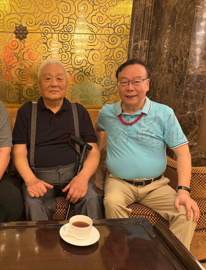 爱游戏登录入口-国足泰斗年维泗93周岁寿宴，石雪清与众多名宿相聚，看看都有谁？|大连|中国足球|徐根宝|中国男足|国足主帅_新浪体育_新浪新闻